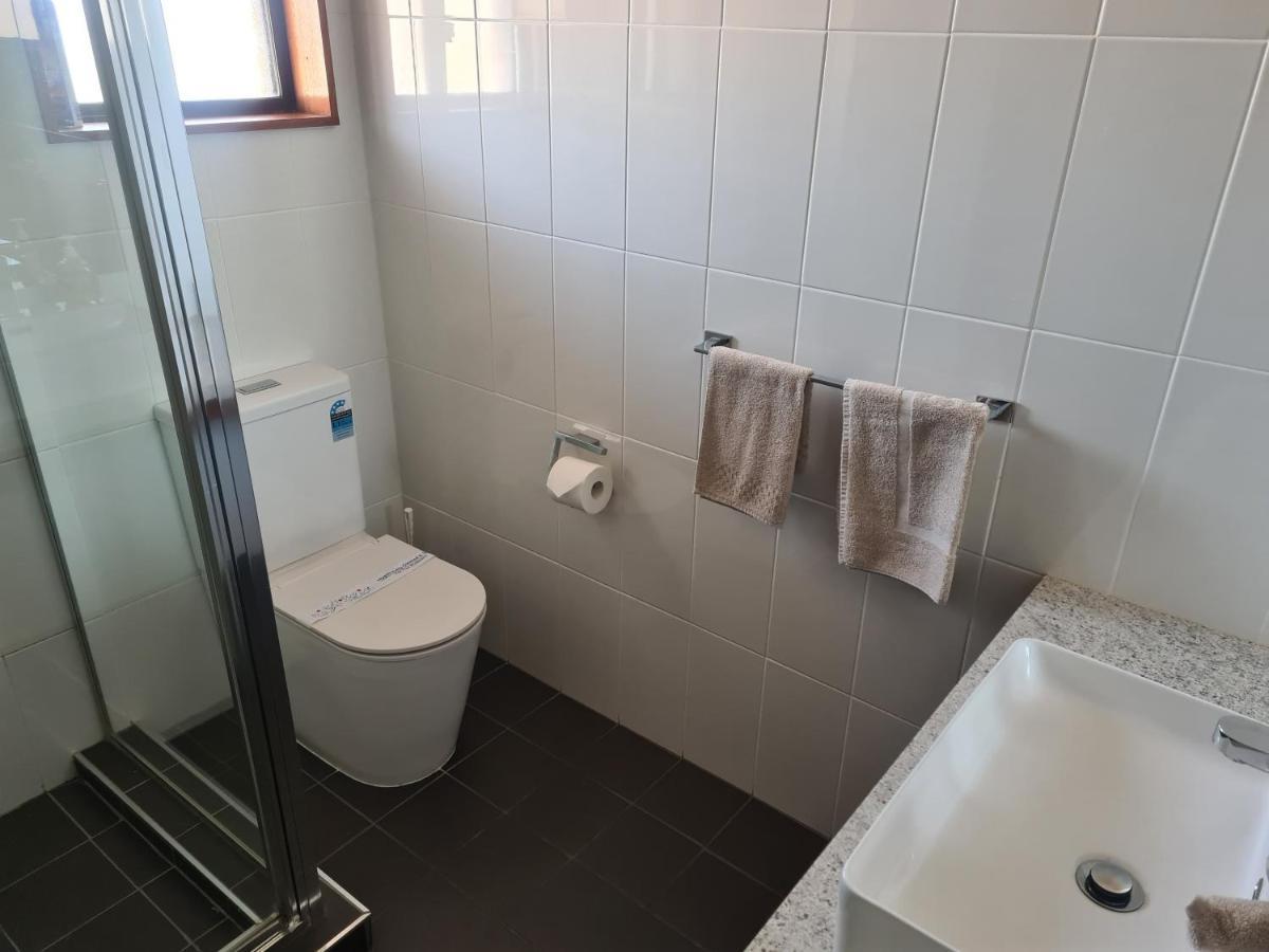 Regency Court Motel Кобрам Экстерьер фото
