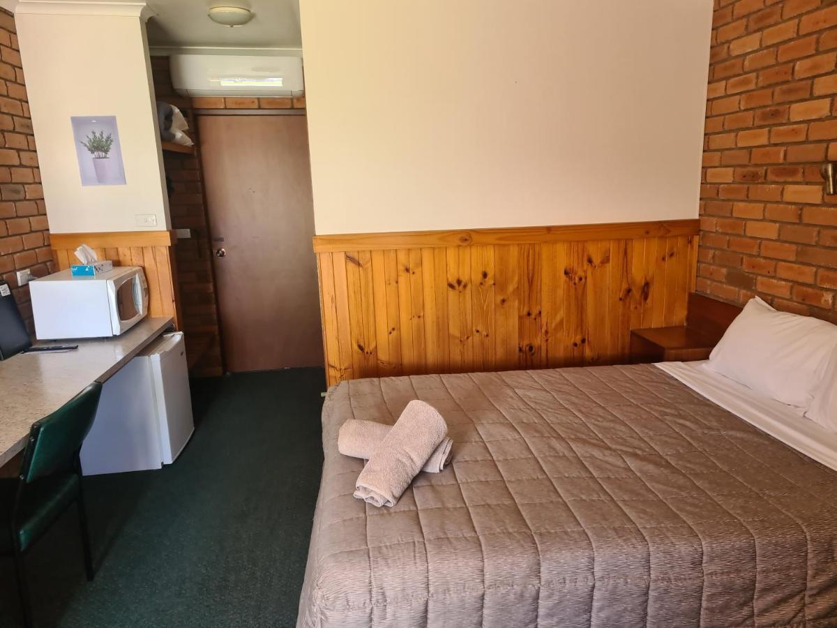 Regency Court Motel Кобрам Экстерьер фото